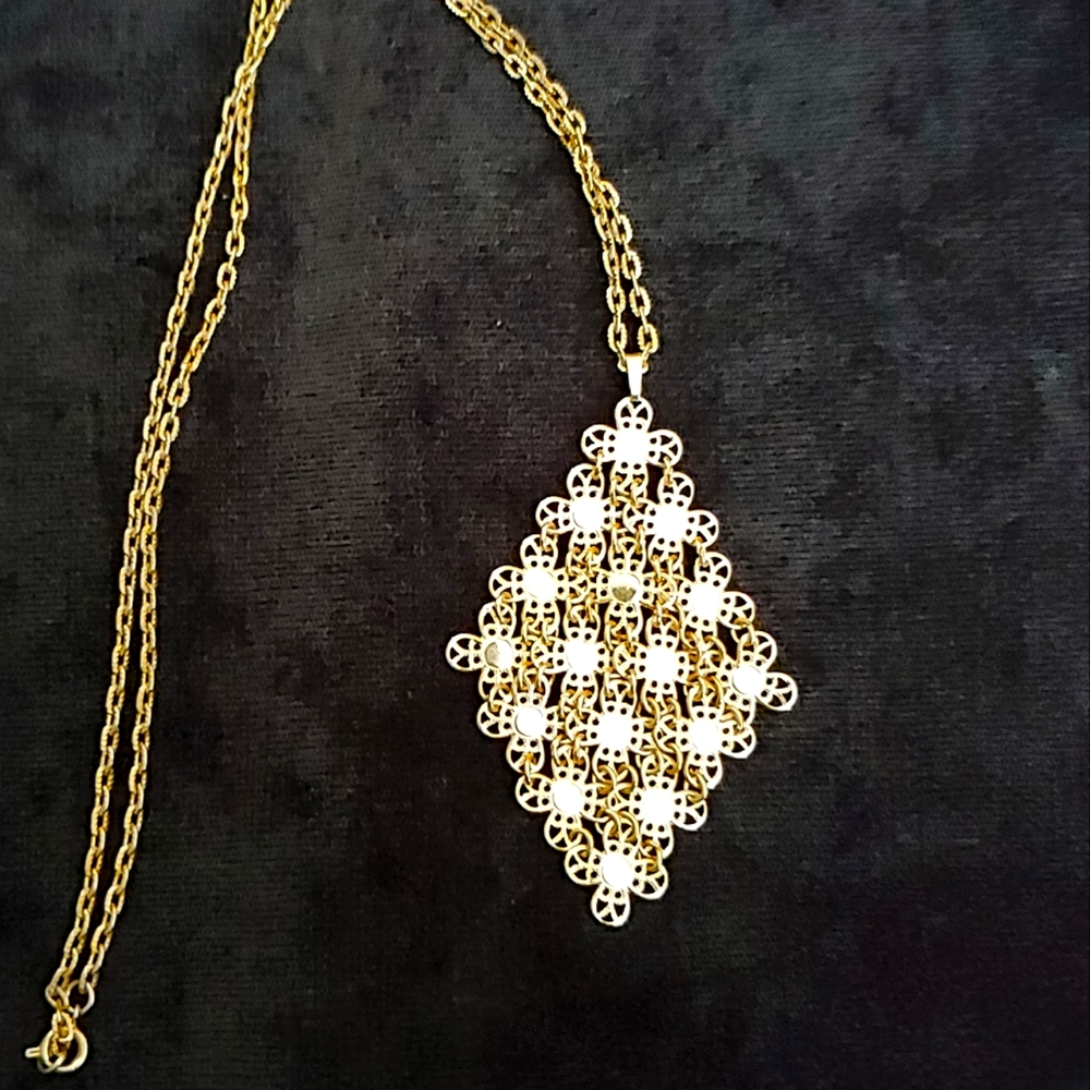 VTG. Sarah Coventry "Golden Petals" Necklace